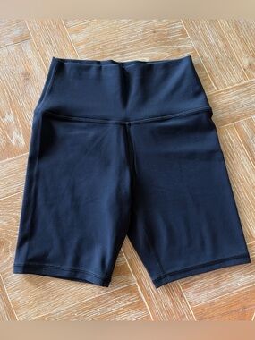 Athleta Transcend High Rise 7" Short Size S